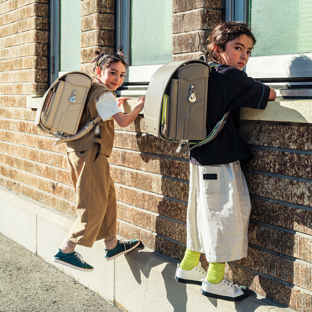 【☆毎日の通学が楽しくなるランドセル☆】　2027ニノニナランドセル『グラフィー』　☆身幅調整が出来るランドセル☆　