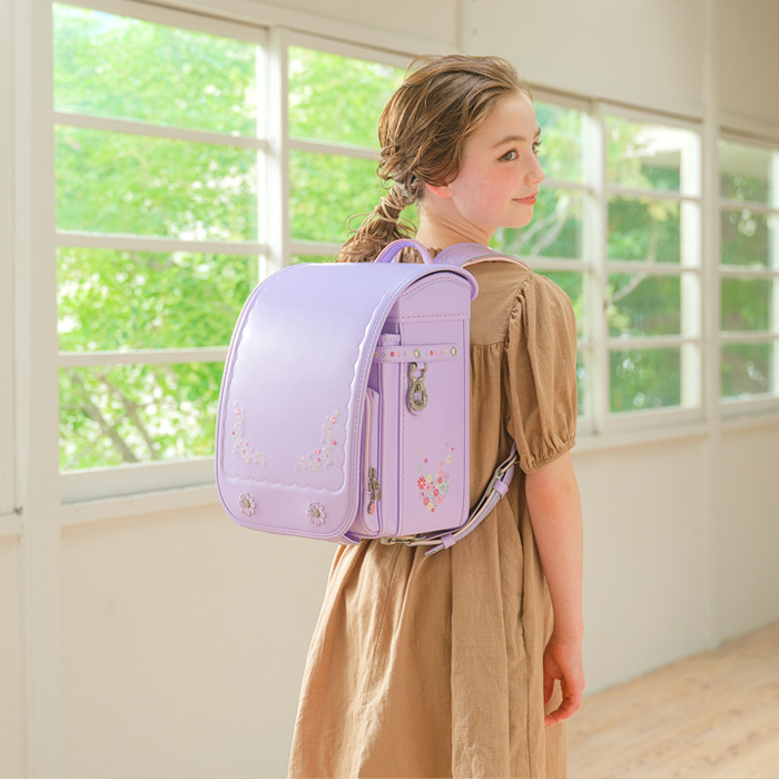 2027 お花やハートがいっぱいの刺しゅう A4フラットファイル収納可能