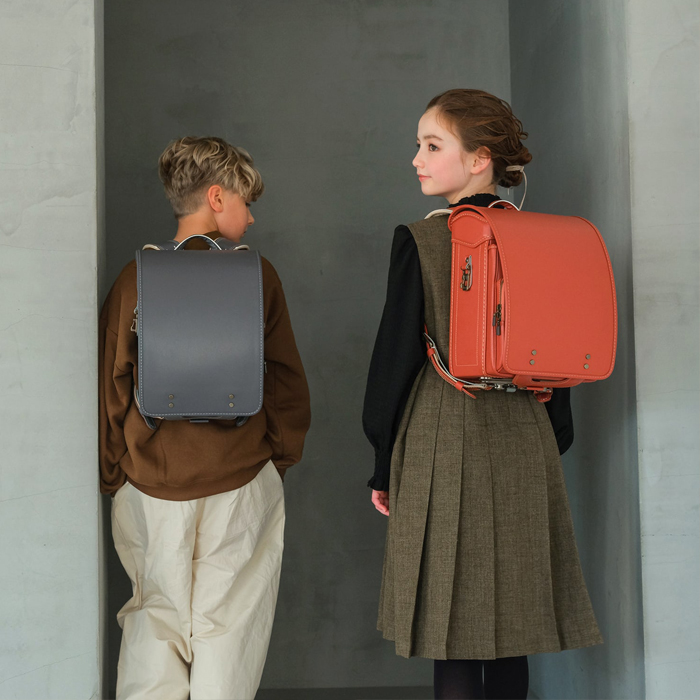 ニュアンスカラーレザー』A4フラットファイル収納可能