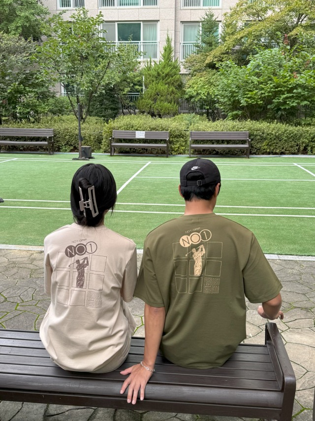 NO1 GRIP × Lenuce ビンゴTシャツ / カーキ（メンズ）