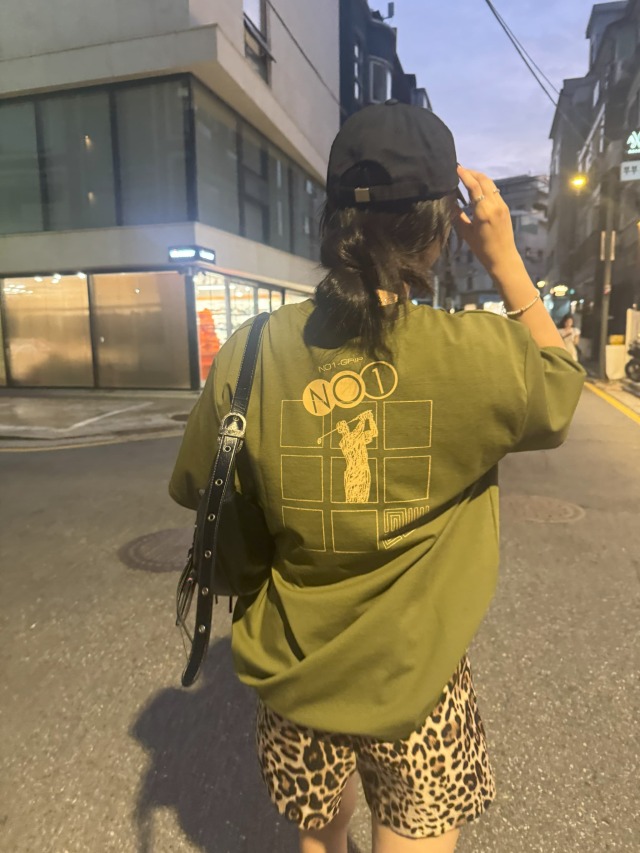 NO1 GRIP × Lenuce ビンゴTシャツ / カーキ（メンズ）