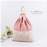 New 入園入学グッズ 巾着袋 大きめ 大 【ＬＬ】 持ち手付き ポケット付き 40×35 お着替え袋 体操服入れ  小花 ピンク リバティ風 女の子用