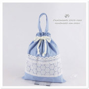 入園入学グッズ 巾着袋【Ｍ】 持ち手付き 30×25 体操服入れ お着替え袋 サークル レース 刺繍 ブルー 女の子用