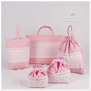 【2日以内発送】 入園入学グッズ 5点セット - 保育園 幼稚園 レッスンバッグセットサークル レース 刺繍 ピンク 女の子 オーダー