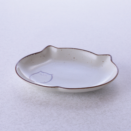 猫の顔がそのまま食器になった愛くるしいお皿、のらやの猫食器、猫柄の