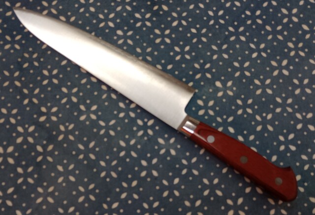 牛刀包丁 粉末ハイスゴールド鋼 七寸 握りがソフトな埋め込み式の赤柄