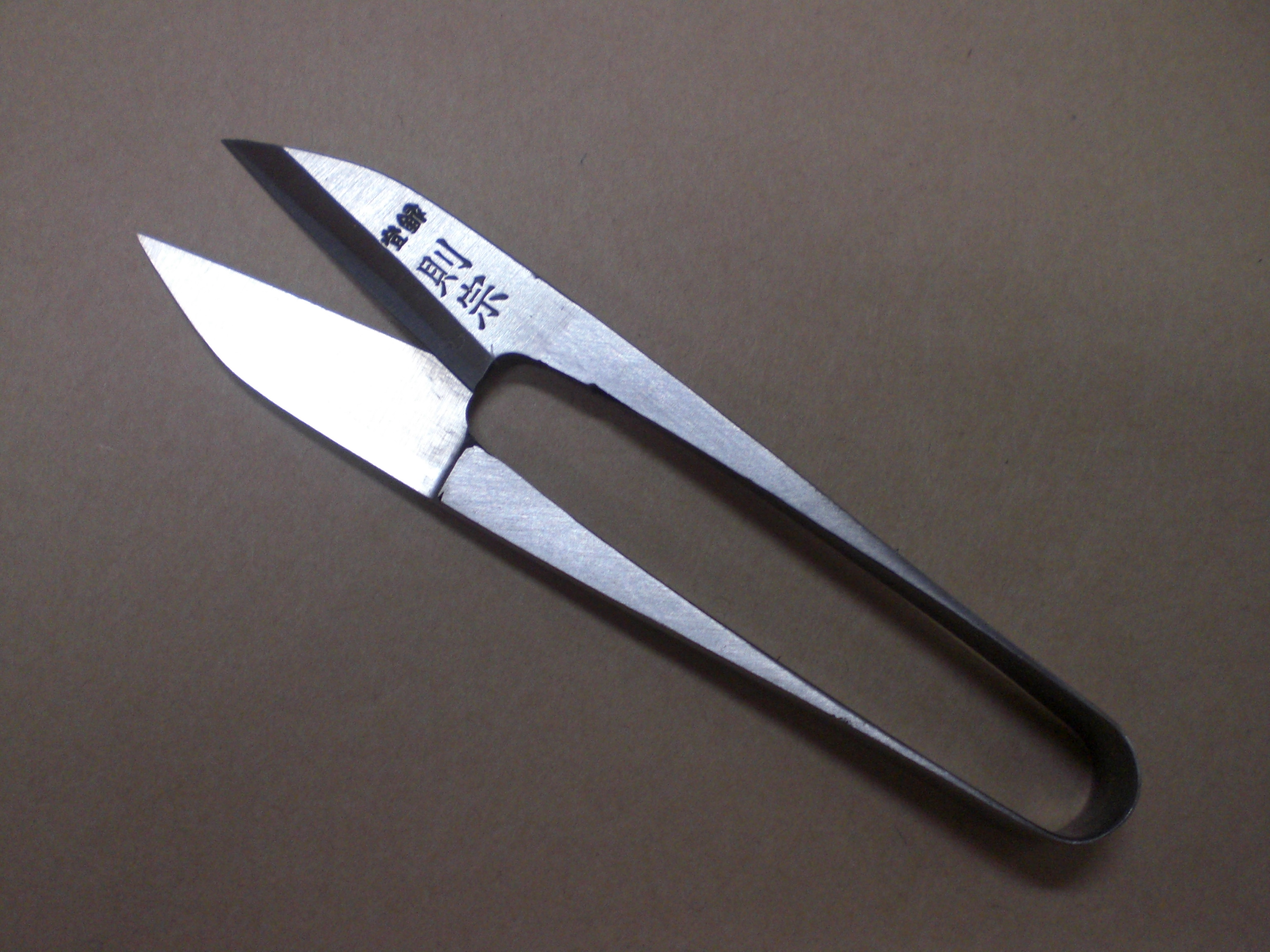 握りはさみ　三寸五分　左