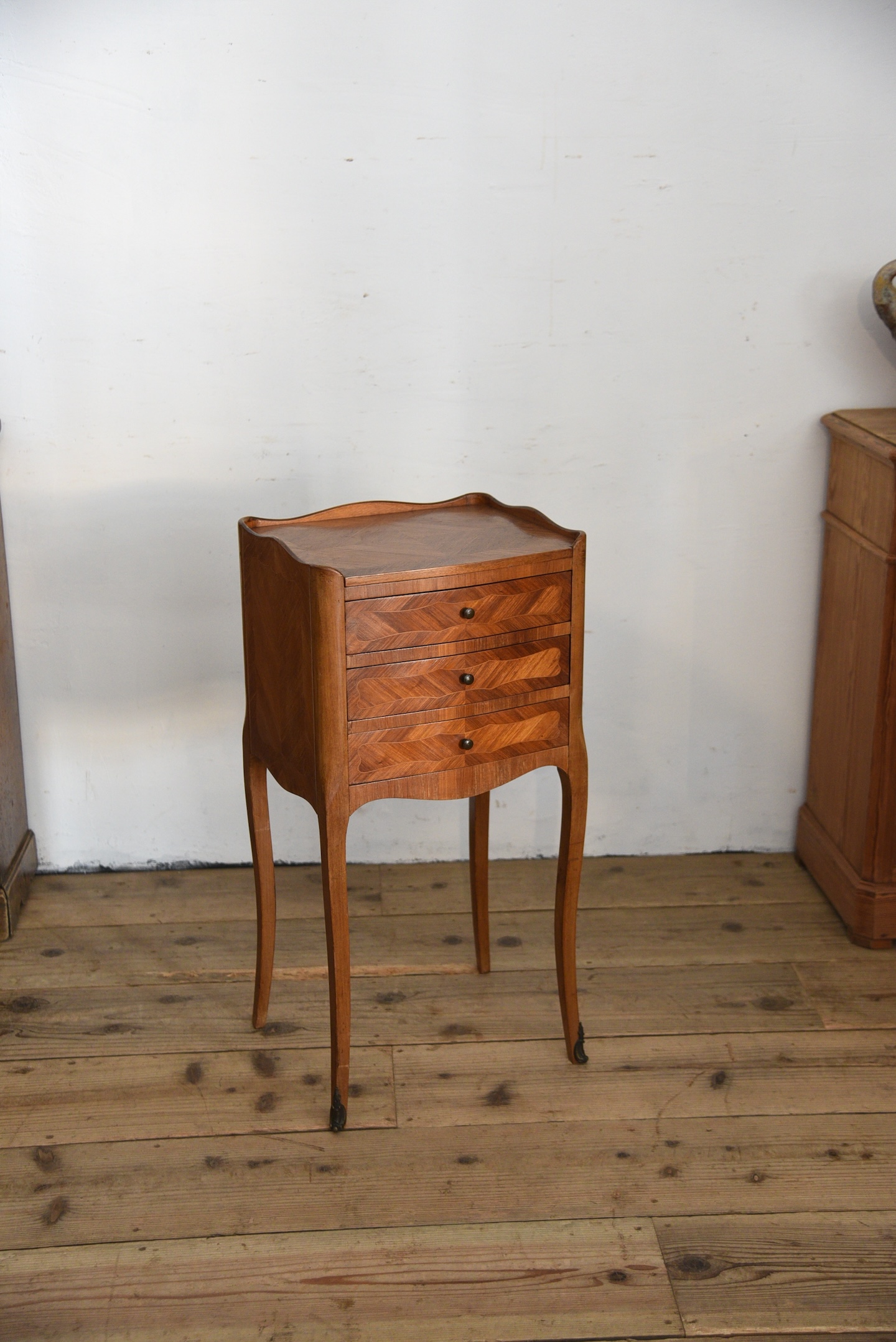 アンティーク　猫脚　ベッドサイドテーブル　ヴィンテージ　フレンチ