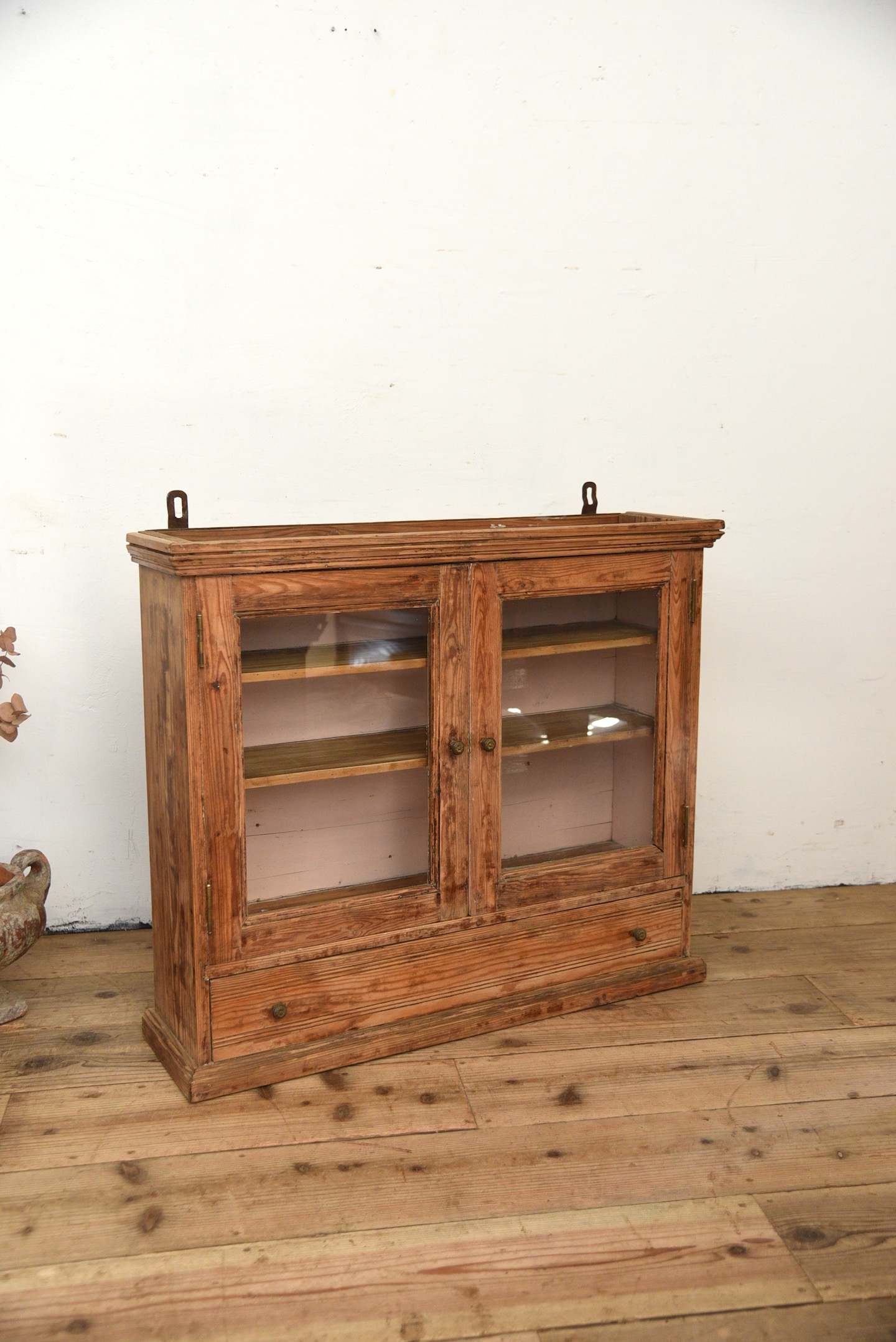 アンティーク　フレンチ　ペイント　ガラス　ショーケース　キャビネット　壁掛け　ウォール