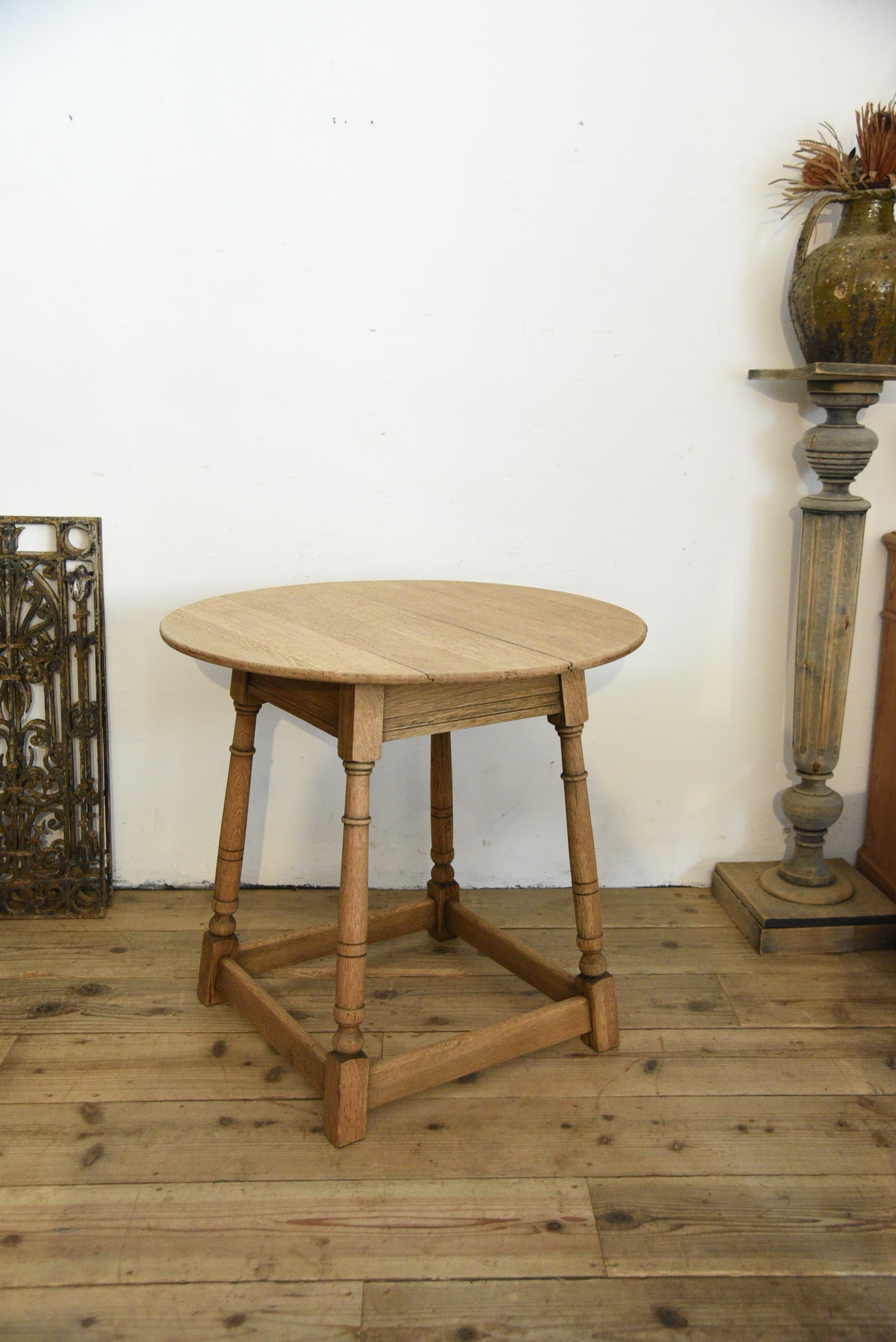 アンティーク　ヴィンテージ　ラウンドテーブル　剥離　コーヒーテーブル　フレンチ