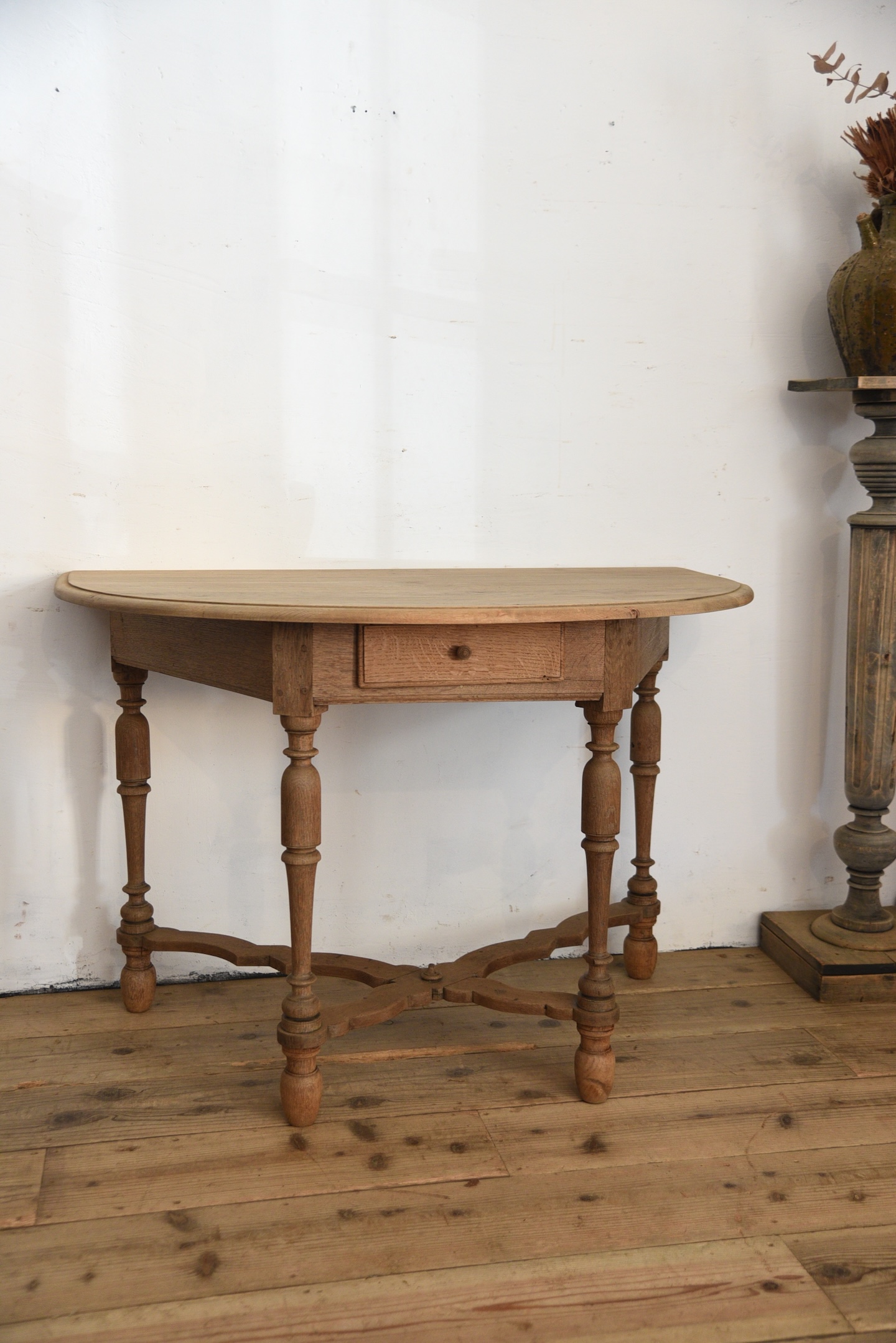 アンティーク　半円　テーブル　フレンチ　剥離　コンソール　ドロワー　飾り台