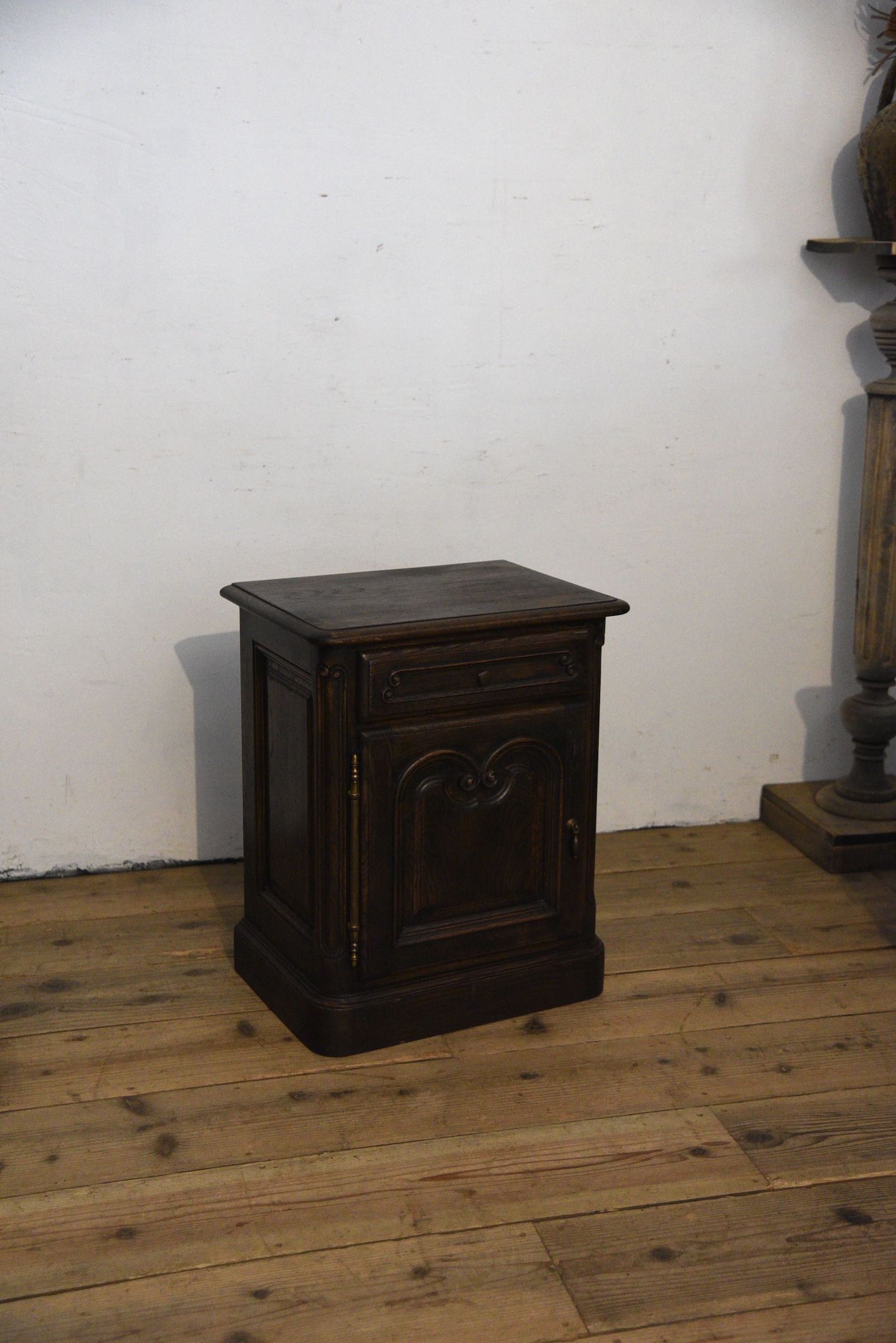 アンティーク　ヴィンテージ　ベッドサイドテーブル　ナイトテーブル　フレンチ　２