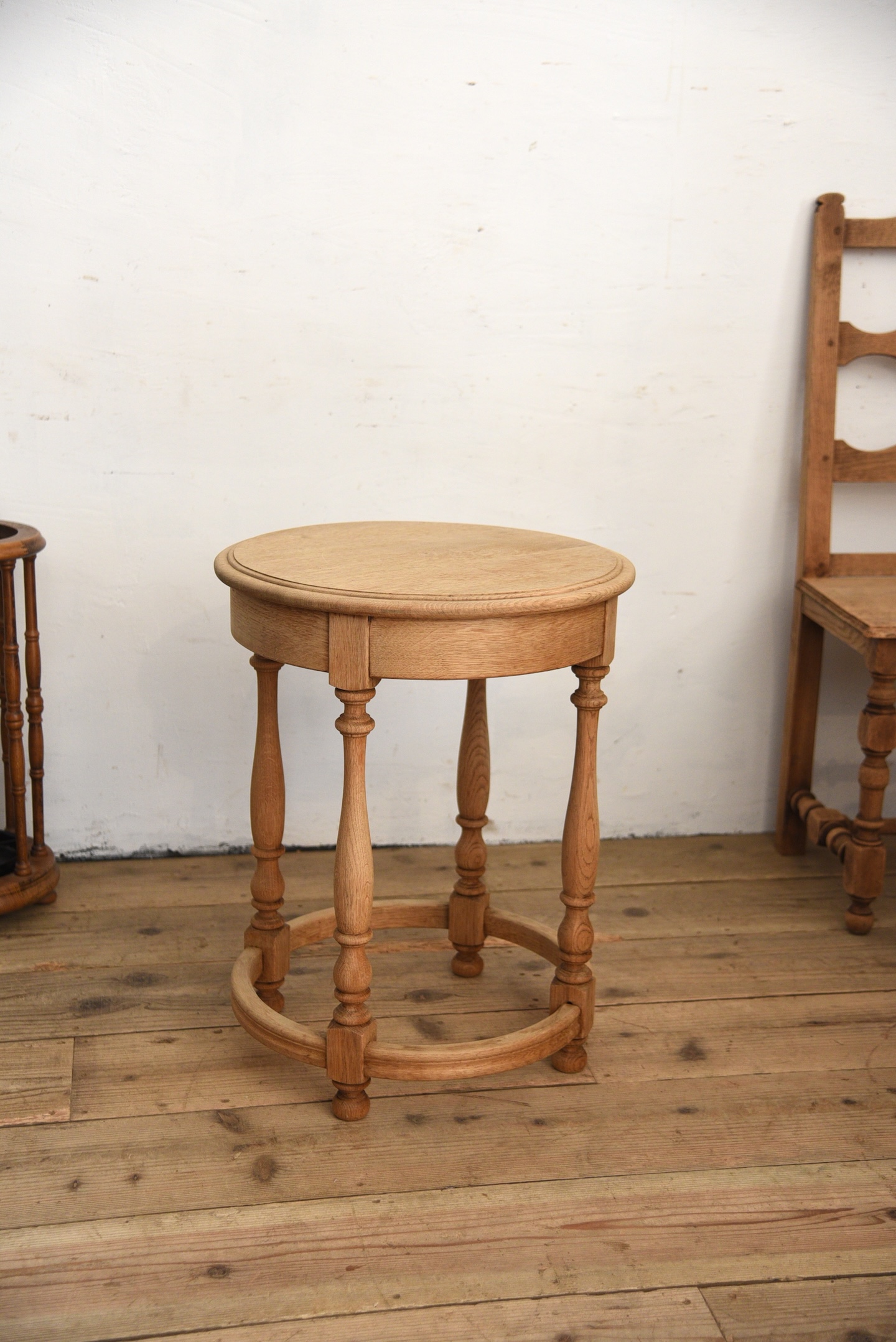 アンティーク　ラウンド　サイドテーブル　剥離　フレンチ　花台