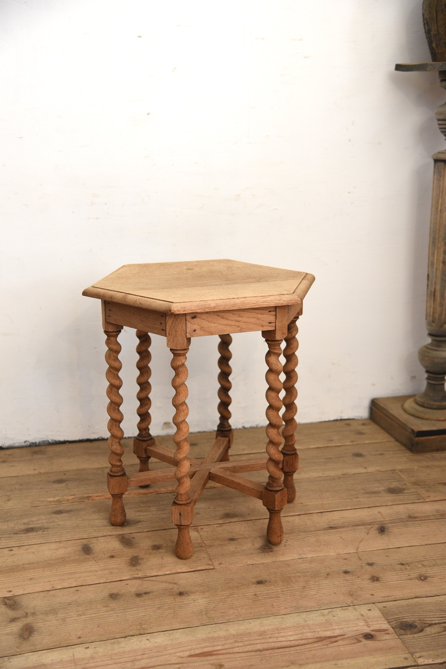 アンティーク　六角形　サイドテーブル　フレンチ　剥離　コーヒーテーブル