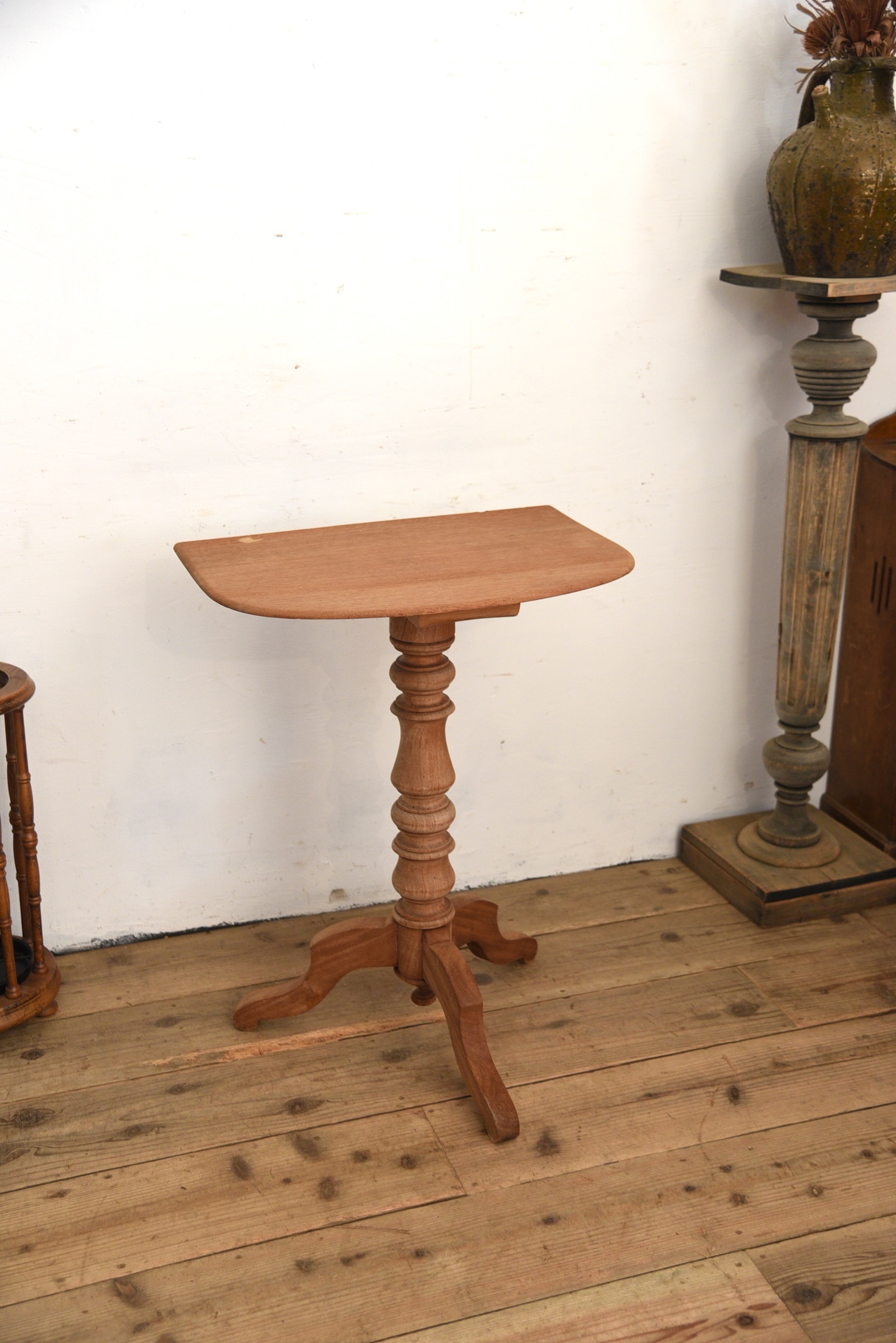 アンティーク　半円　サイドテーブル　カフェテーブル　剥離　フレンチ