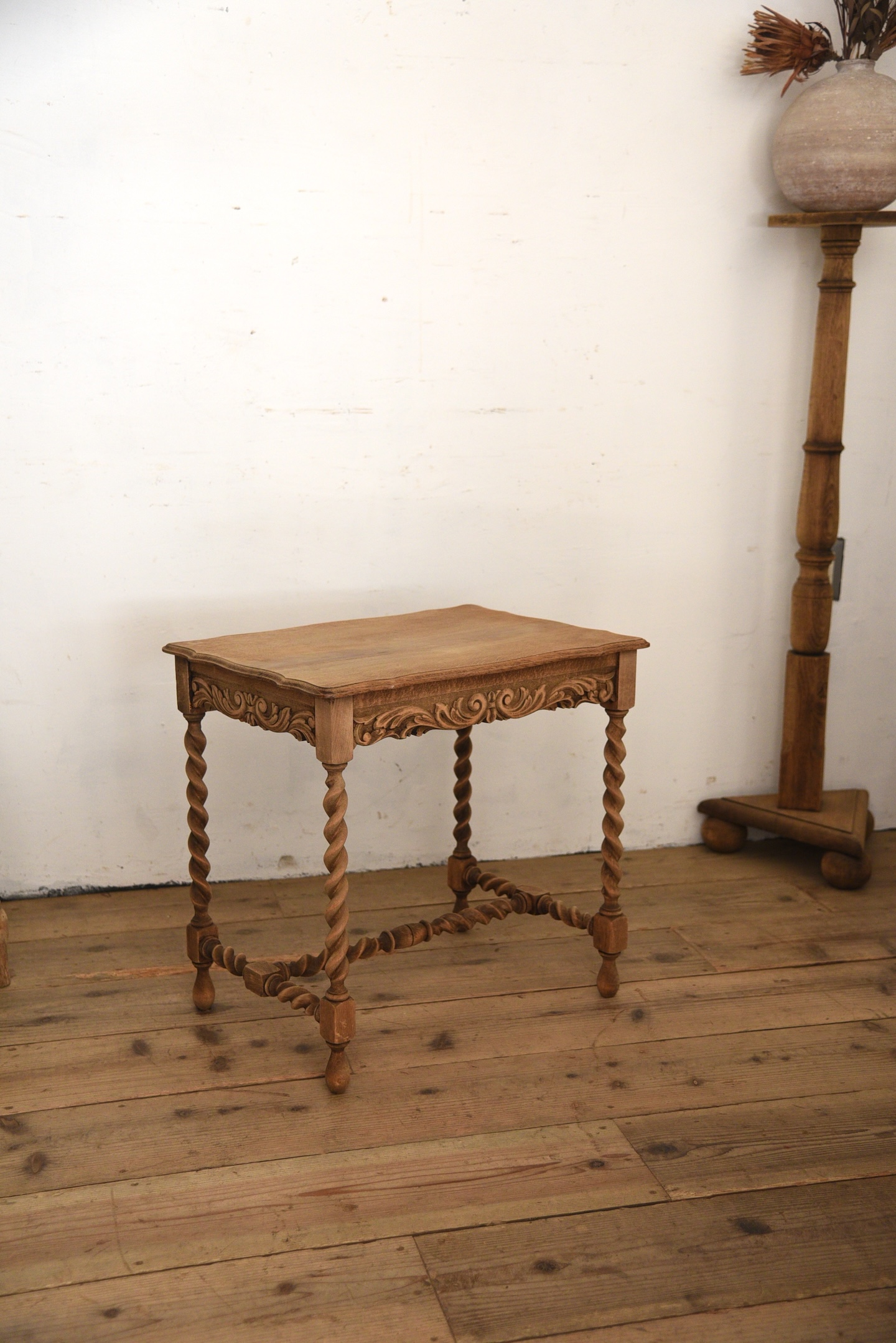 アンティーク　剥離　サイドテーブル　フレンチ　ベッドサイド