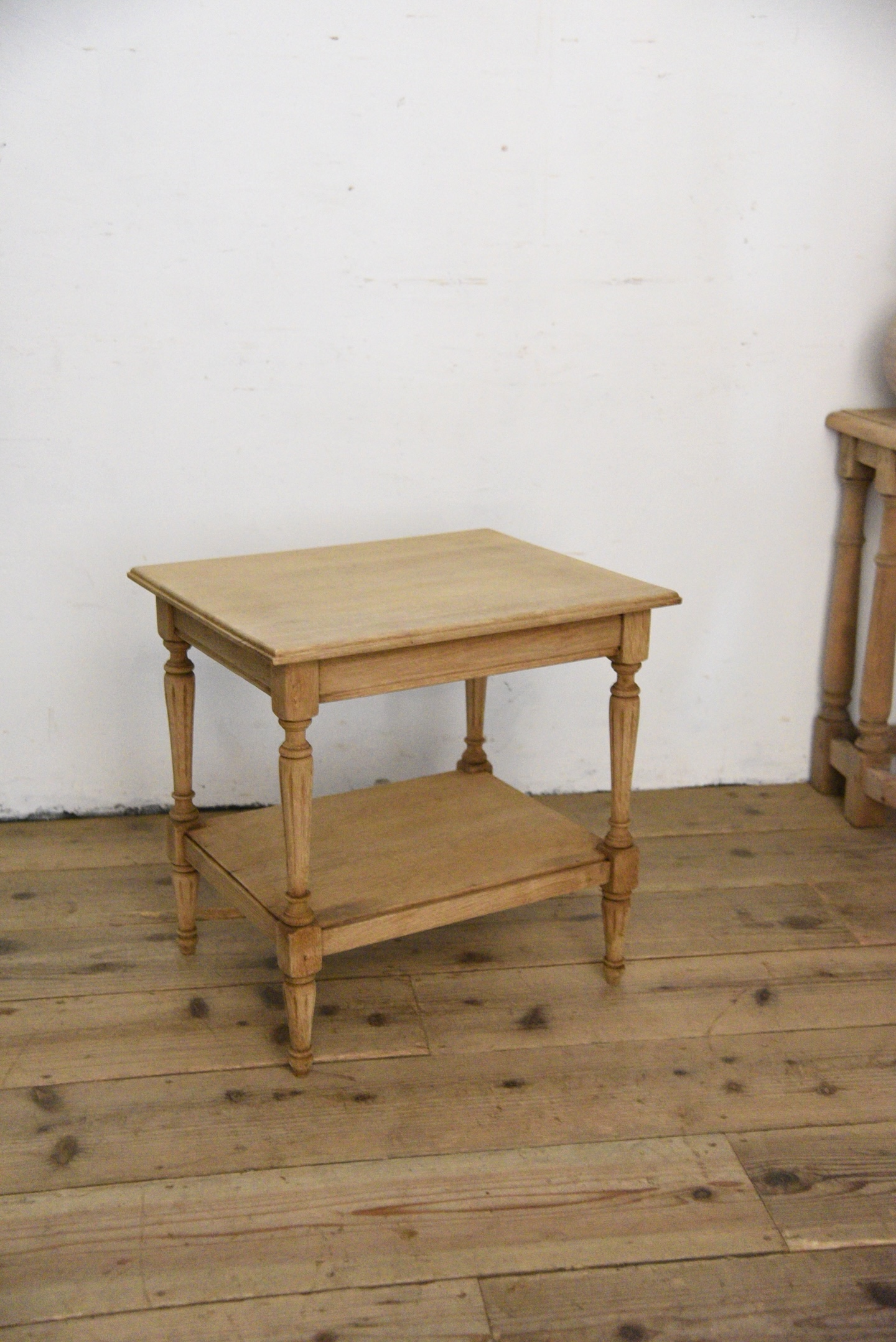 アンティーク　サイドテーブル　飾り台　フレンチ　剥離　２