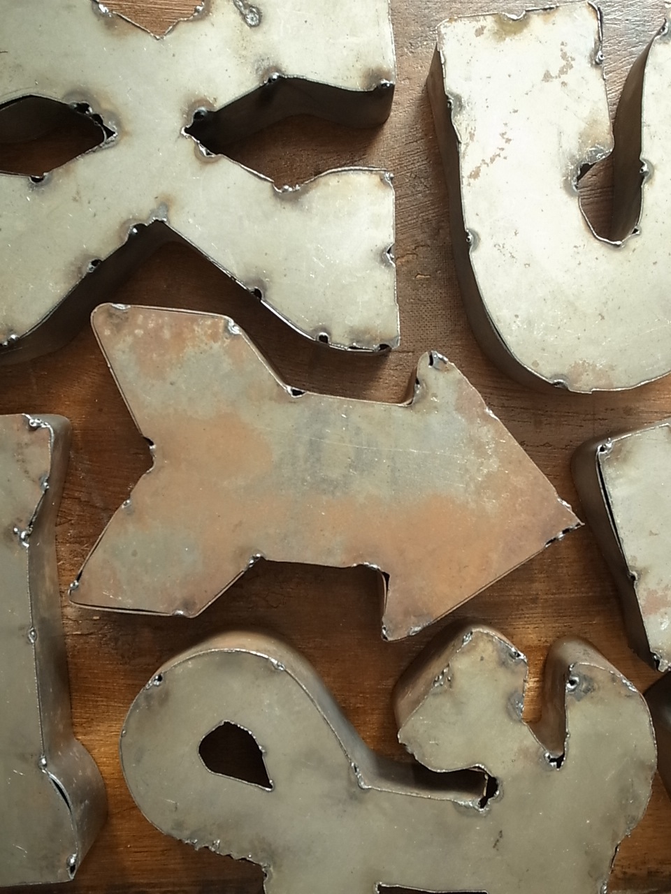 メタル　　レター　アロー