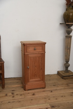 アンティーク　ヴィンテージ　ベッドサイドテーブル　ナイトテーブル　剥離　パイン　フレンチ