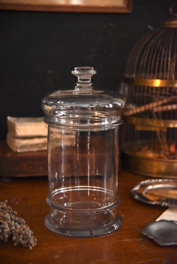 アンティーク　ガラスジャー　保存瓶　王冠のような蓋　フランス