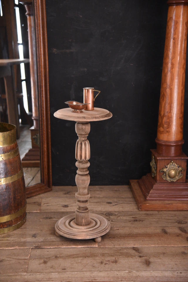 フランスアンティーク 腰掛け 花台 フランスアンティーク 腰掛け 花台 風合い豊かな木製の丸い花台