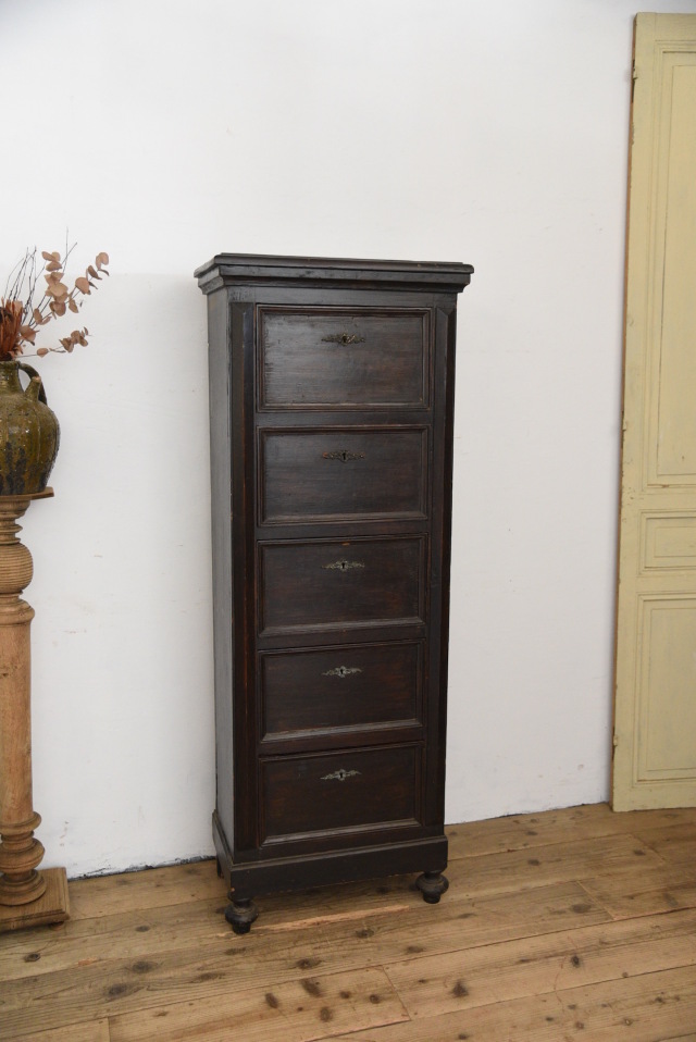 雰囲気あるペイント5段チェスト