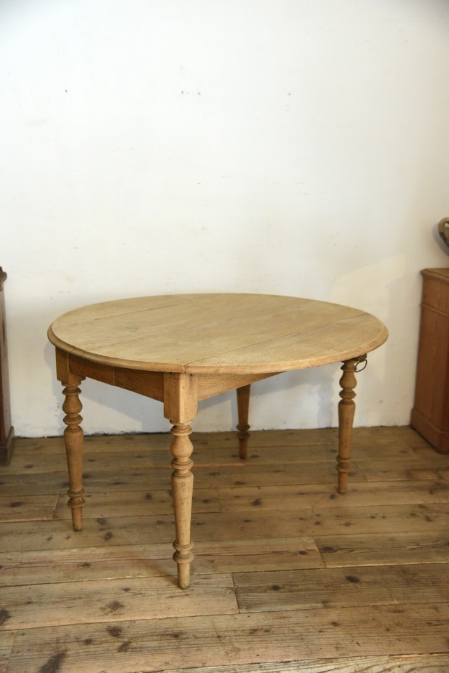 風合いあるドロップリーフテーブル