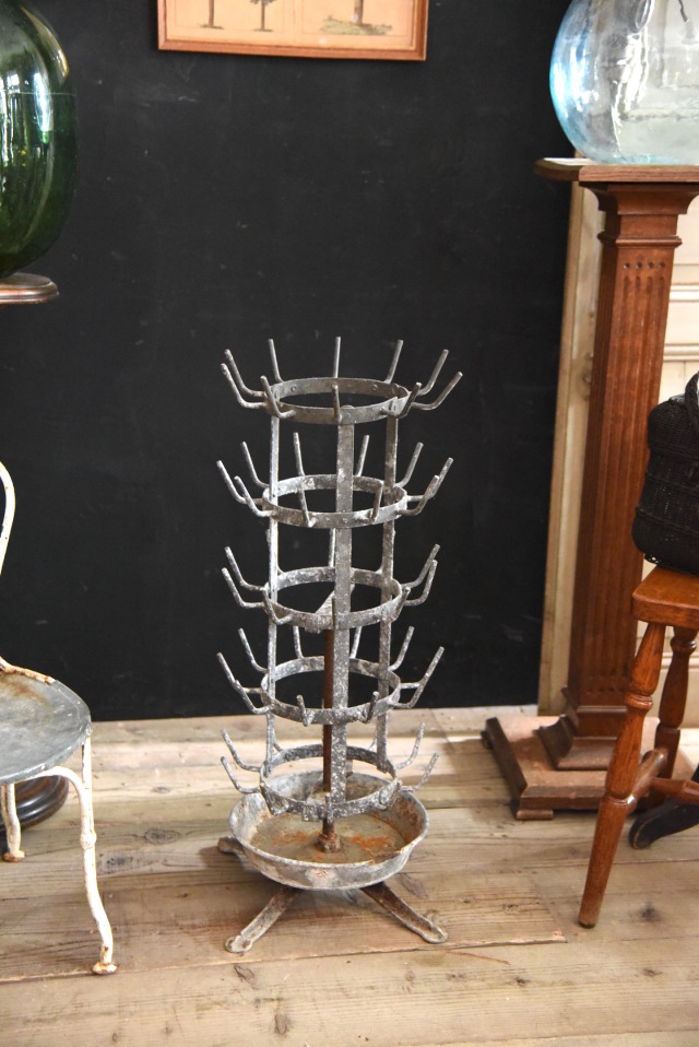 小ぶりな回転式のボトルドライヤー エリソン フランス 