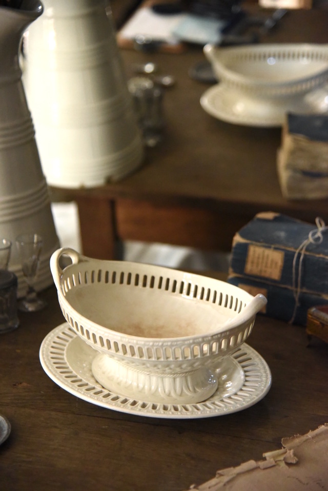 フランスアンティーク陶器製装飾トレイ