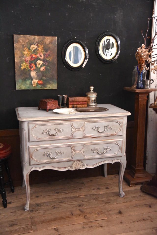 アンティーク チェスト 引き出し3段 美しい杢目 取っ手や足のデザイン