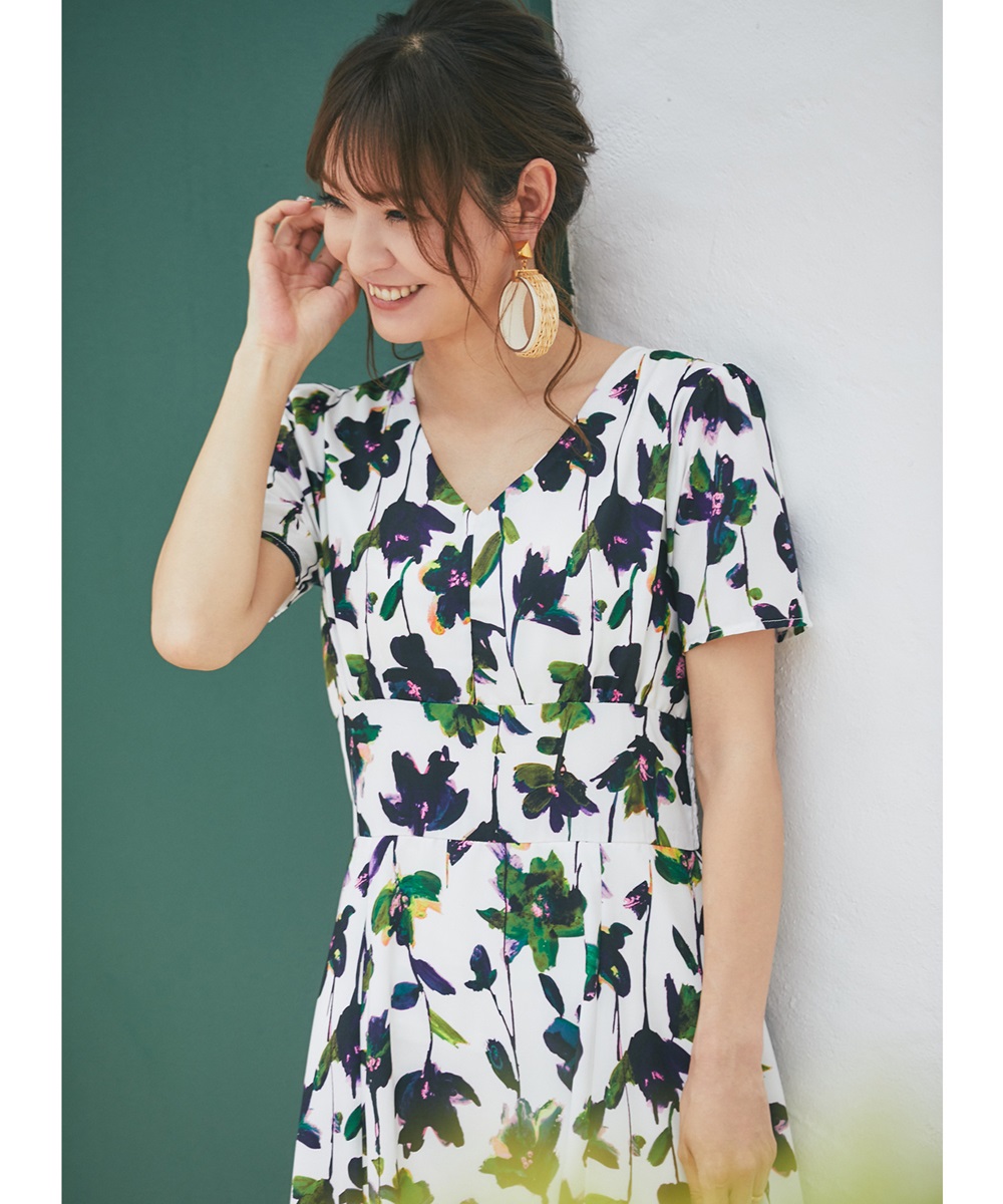 【成瀬愛里さん着用】バックオープンフラワーフレアワンピース