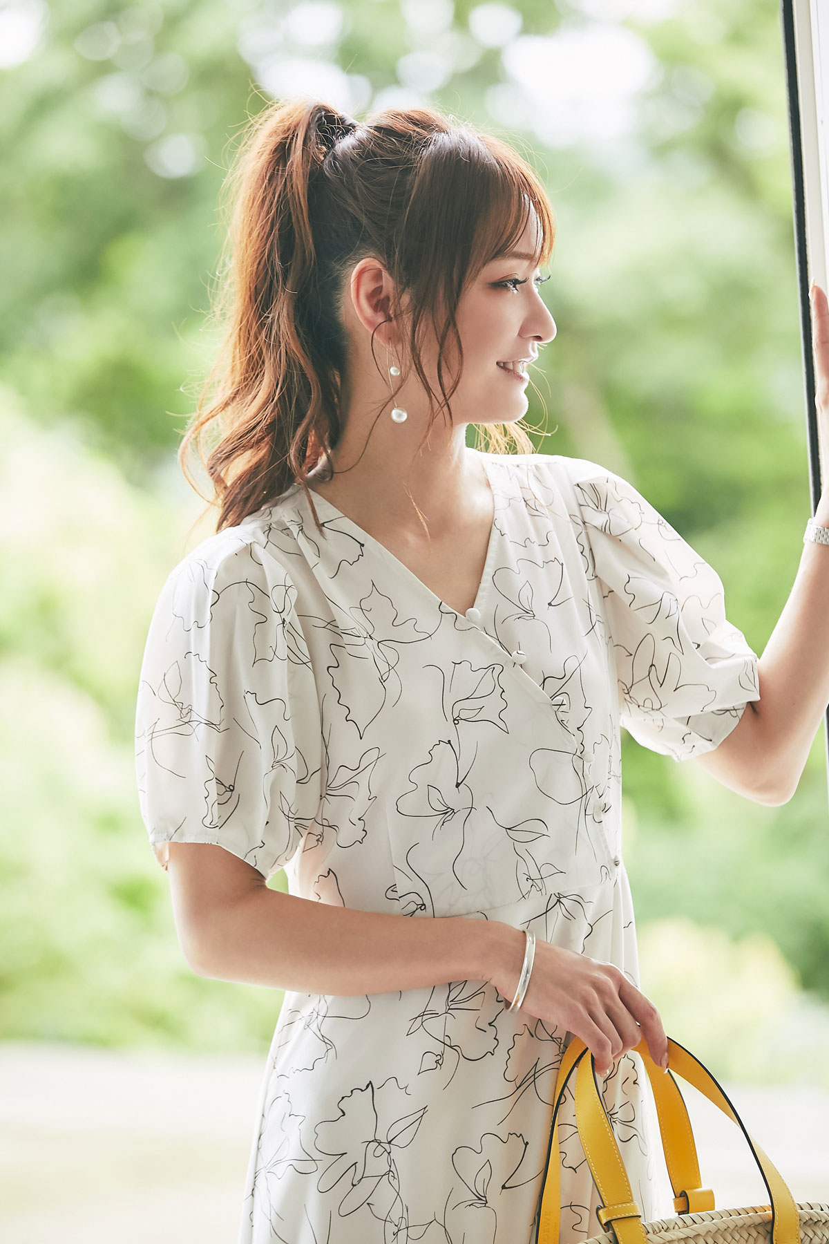 【成瀬愛里さん着用】モノトーンフラワーカシュクールワンピース※一部店舗のみ入荷