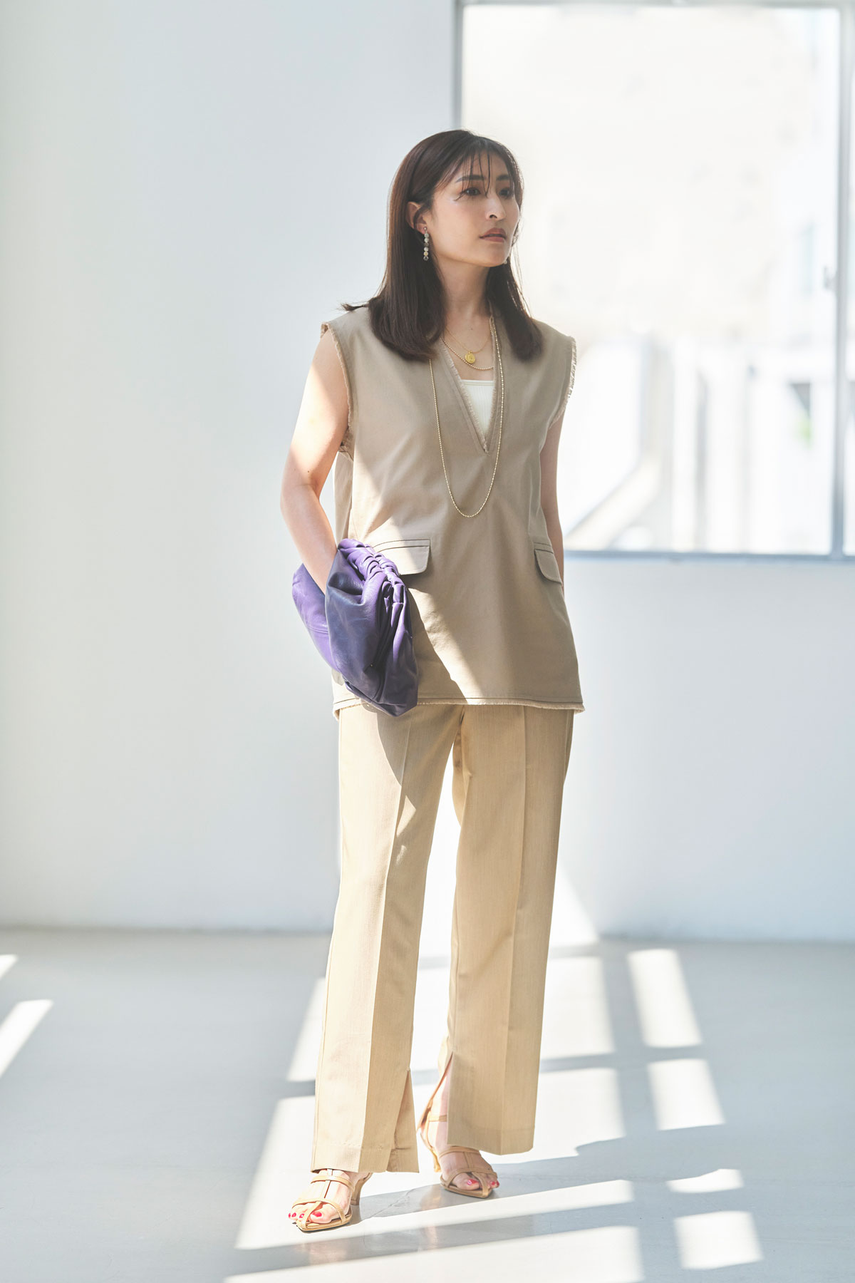 ヘムスリットストレートパンツ※一部店舗のみ入荷