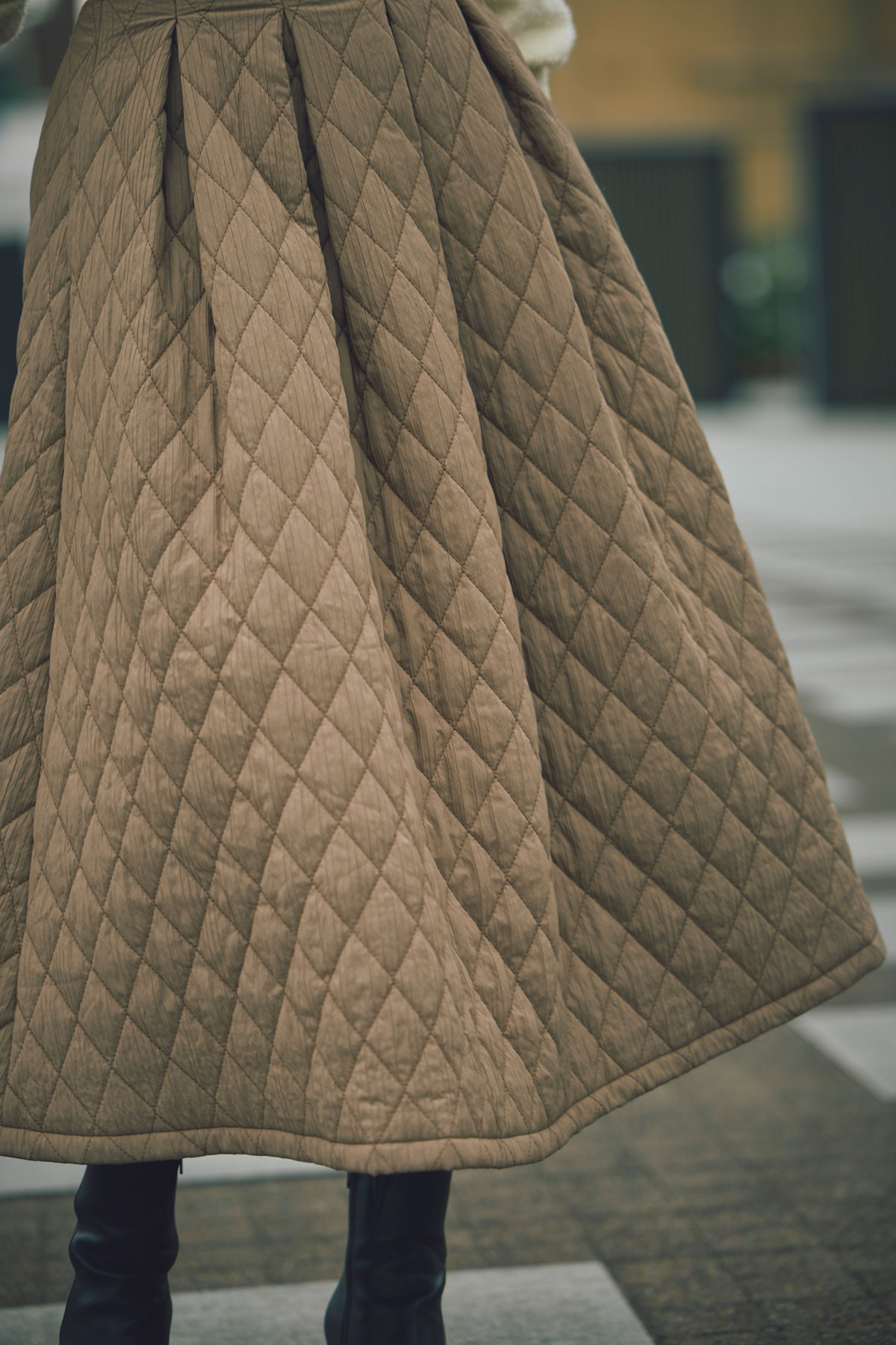 10月15日オフィシャルサイト限定少量再販！キルティングタックフレアスカート