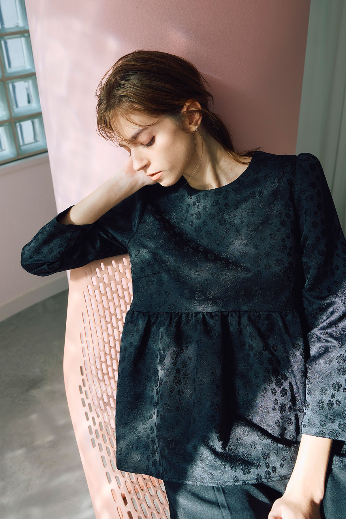 9月11日オフィシャルサイト限定少量再販！小花ジャガードペプラムチュニック