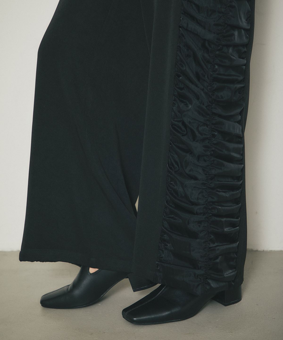 シャーリングパンツ