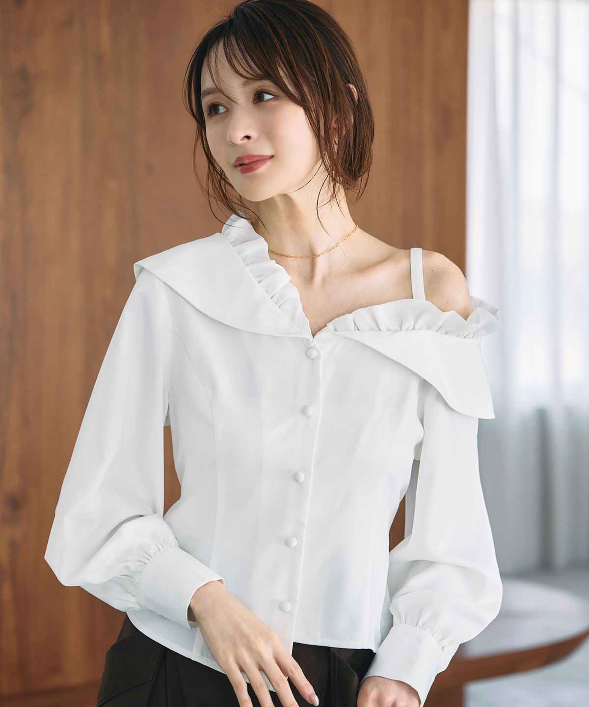 【舞川あいくさん着用】グレイスワンショルブラウス