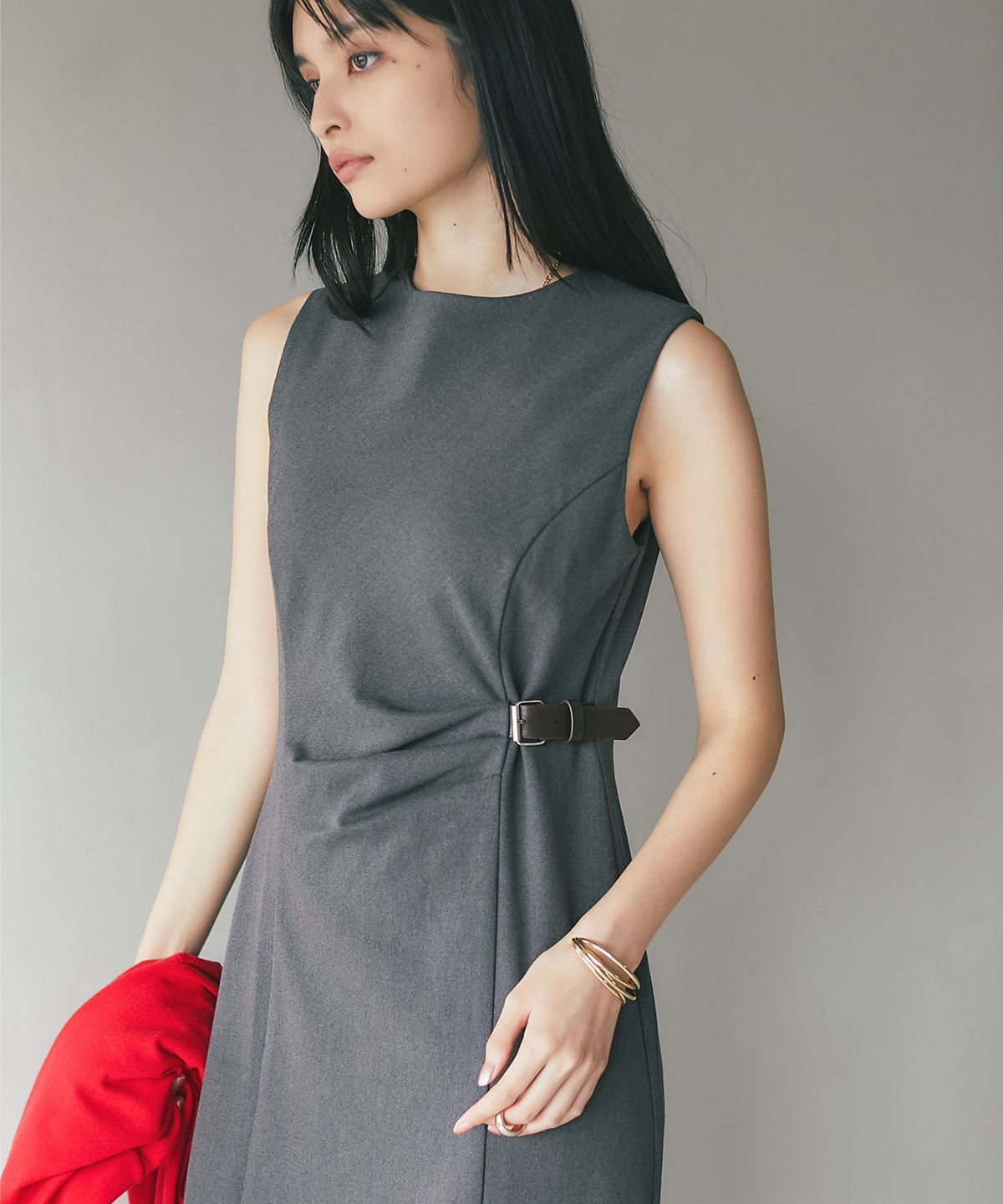 ベルト付きドレープワンピース