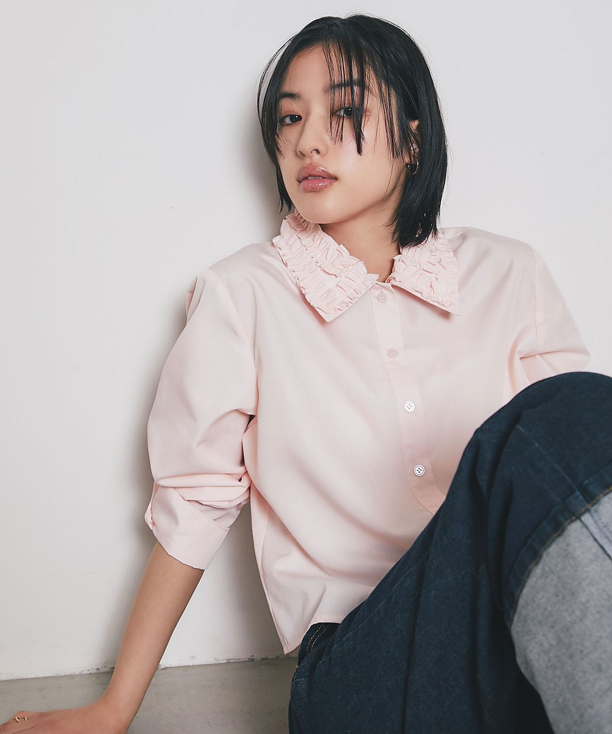 フリルカラーブラウス