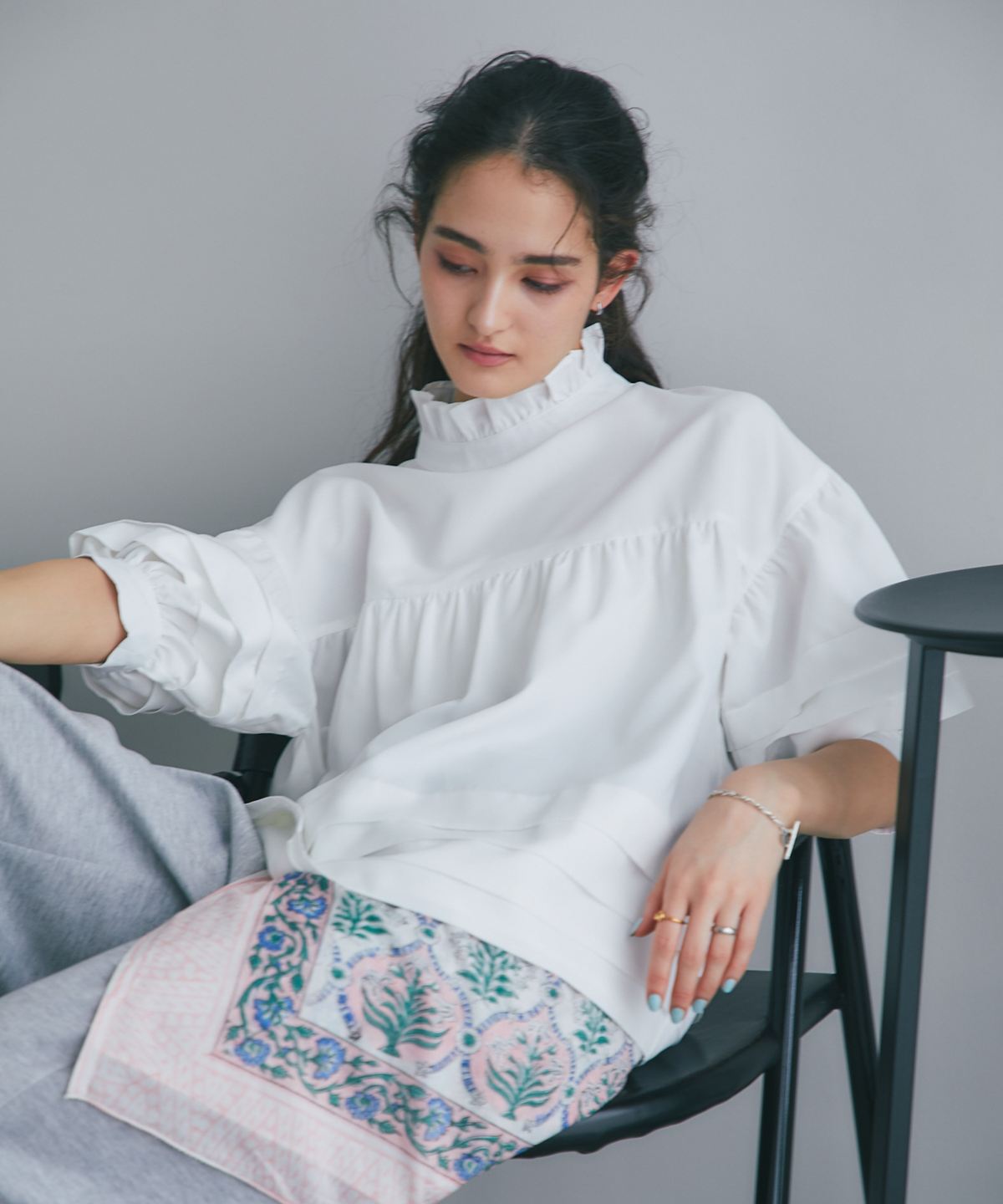 スタンドネックギャザーブラウス