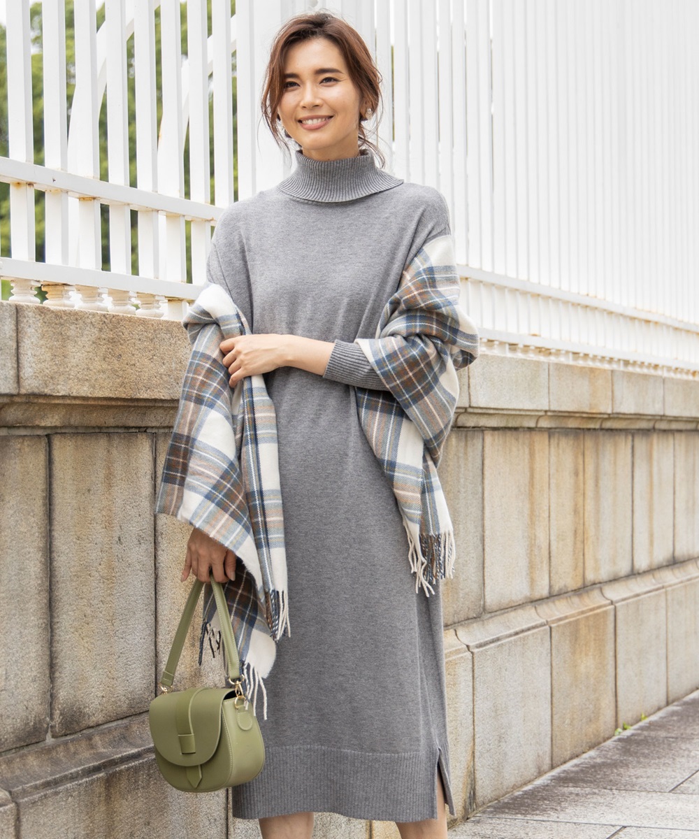 タートルネックニットワンピース