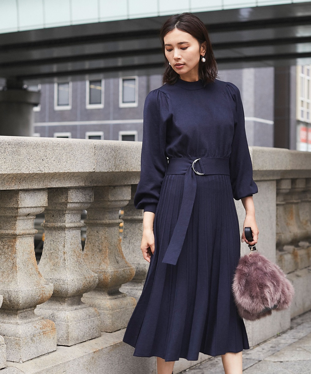 プリーツニットワンピース