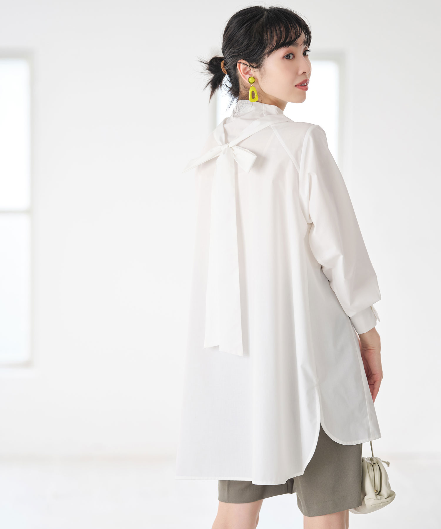 リボン付きハイネックチュニックシャツ