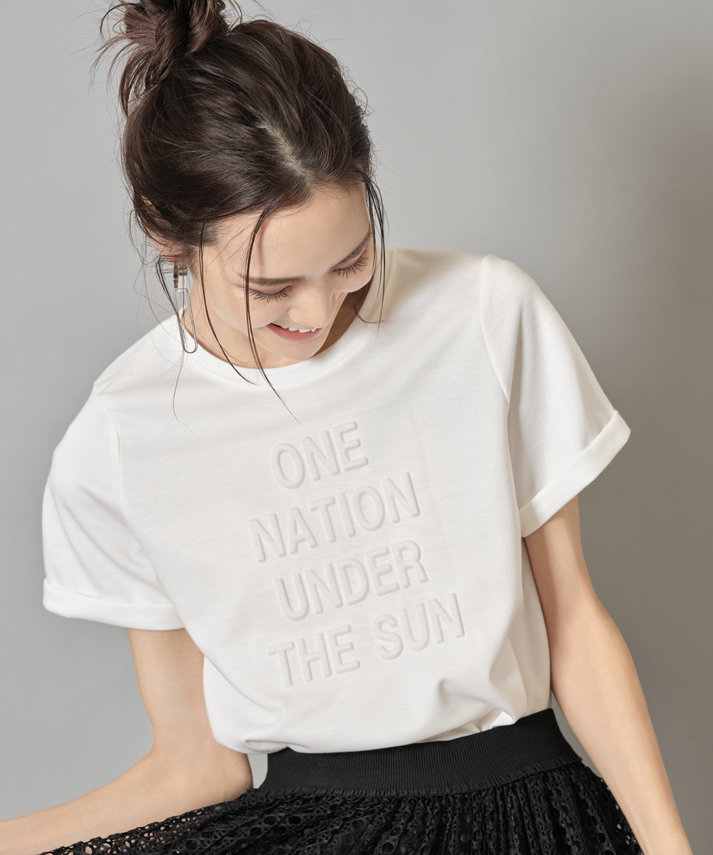 エンボスロゴTシャツ