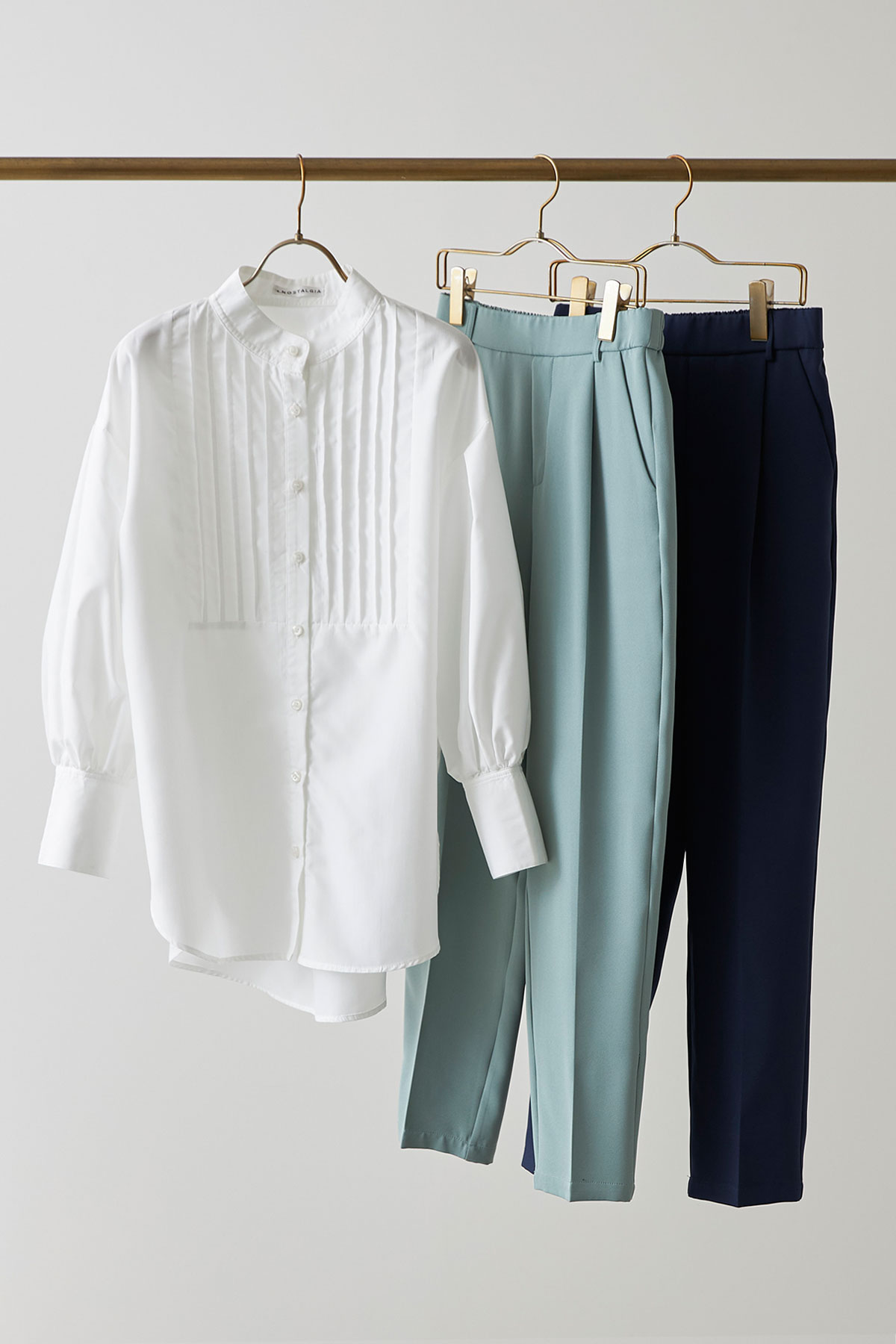 ［SETで10%OFF］ピンタックシャツブラウス+イージー美脚テーパードパンツ（春夏Ver)