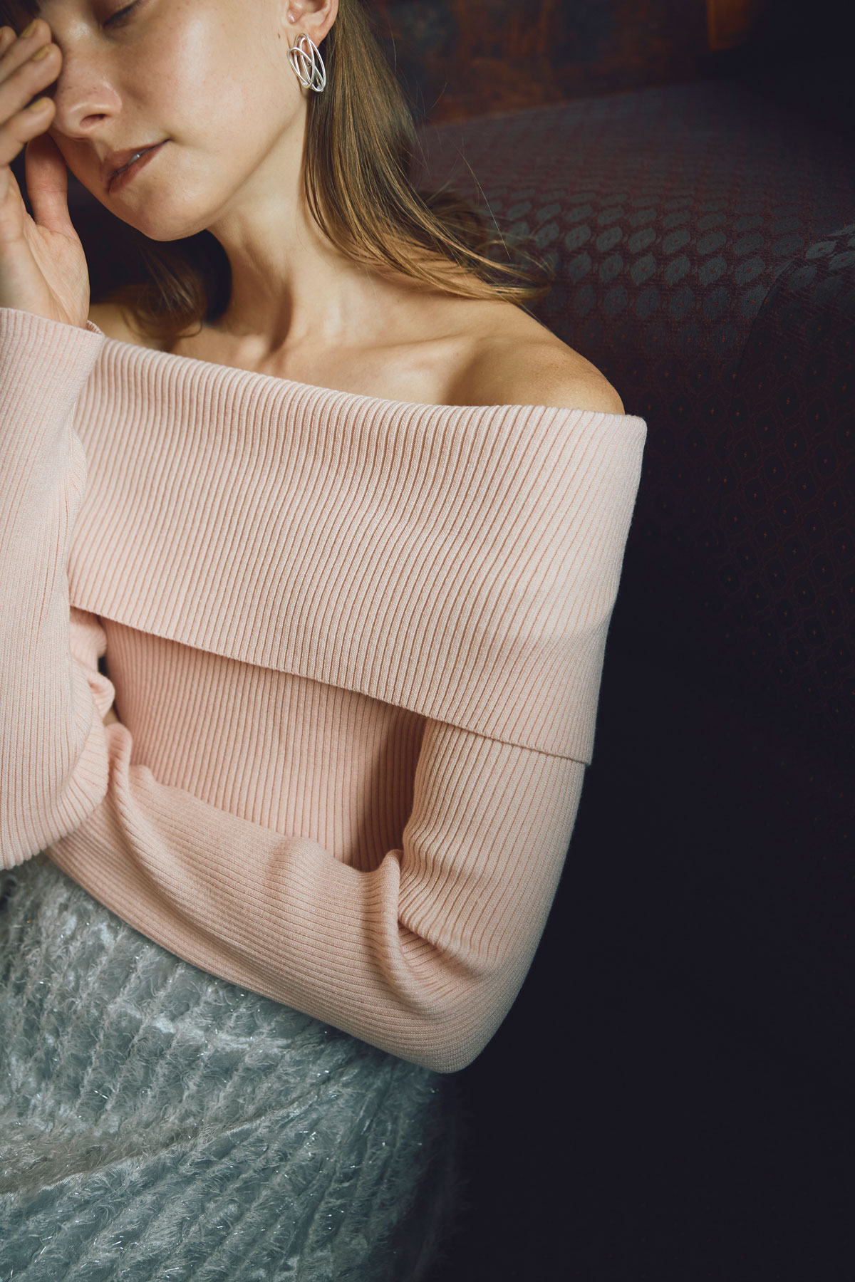 9月26日オフィシャルサイト限定再販！オフショルリブニットプルオーバー