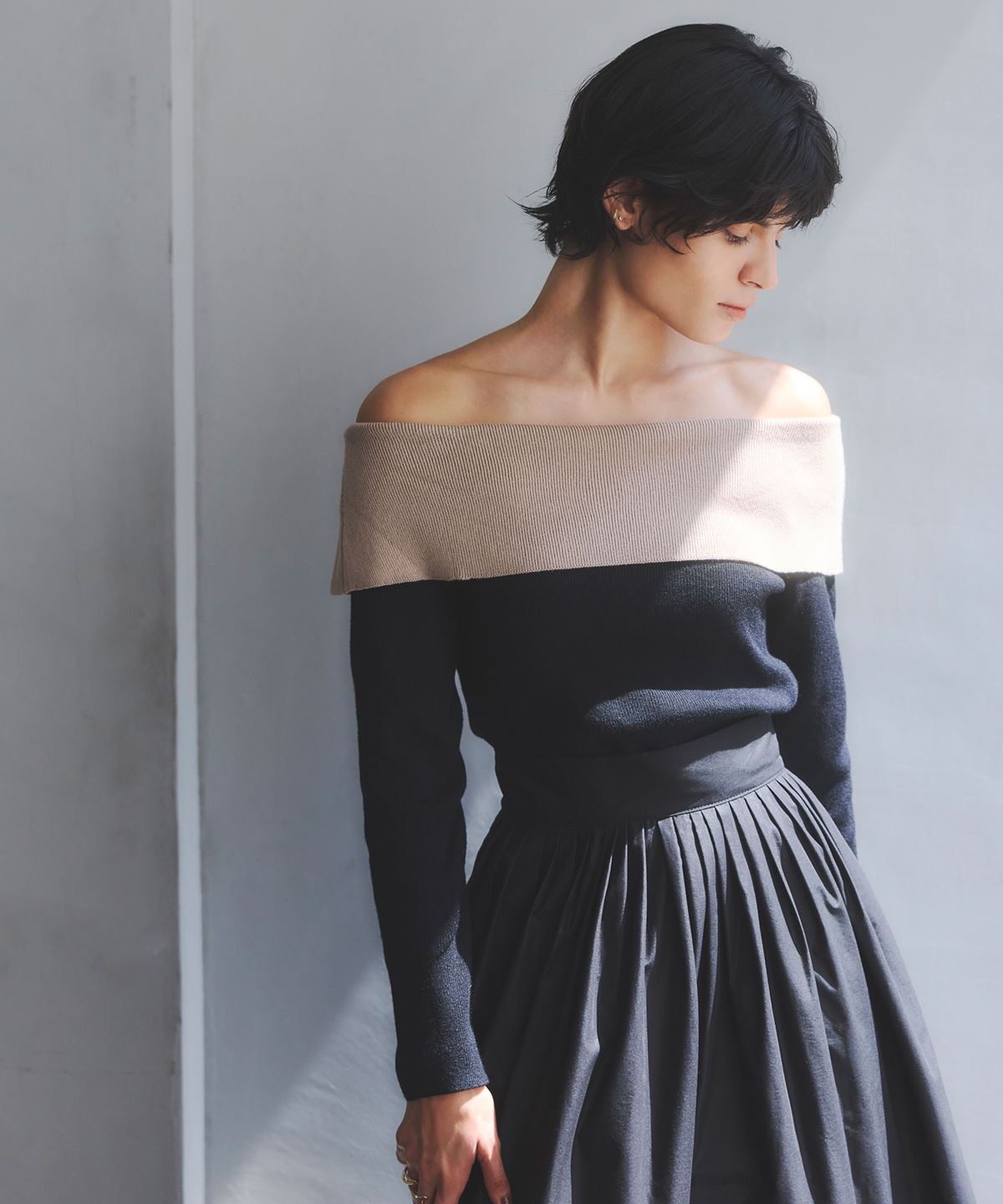 バイカラーオフショルニット