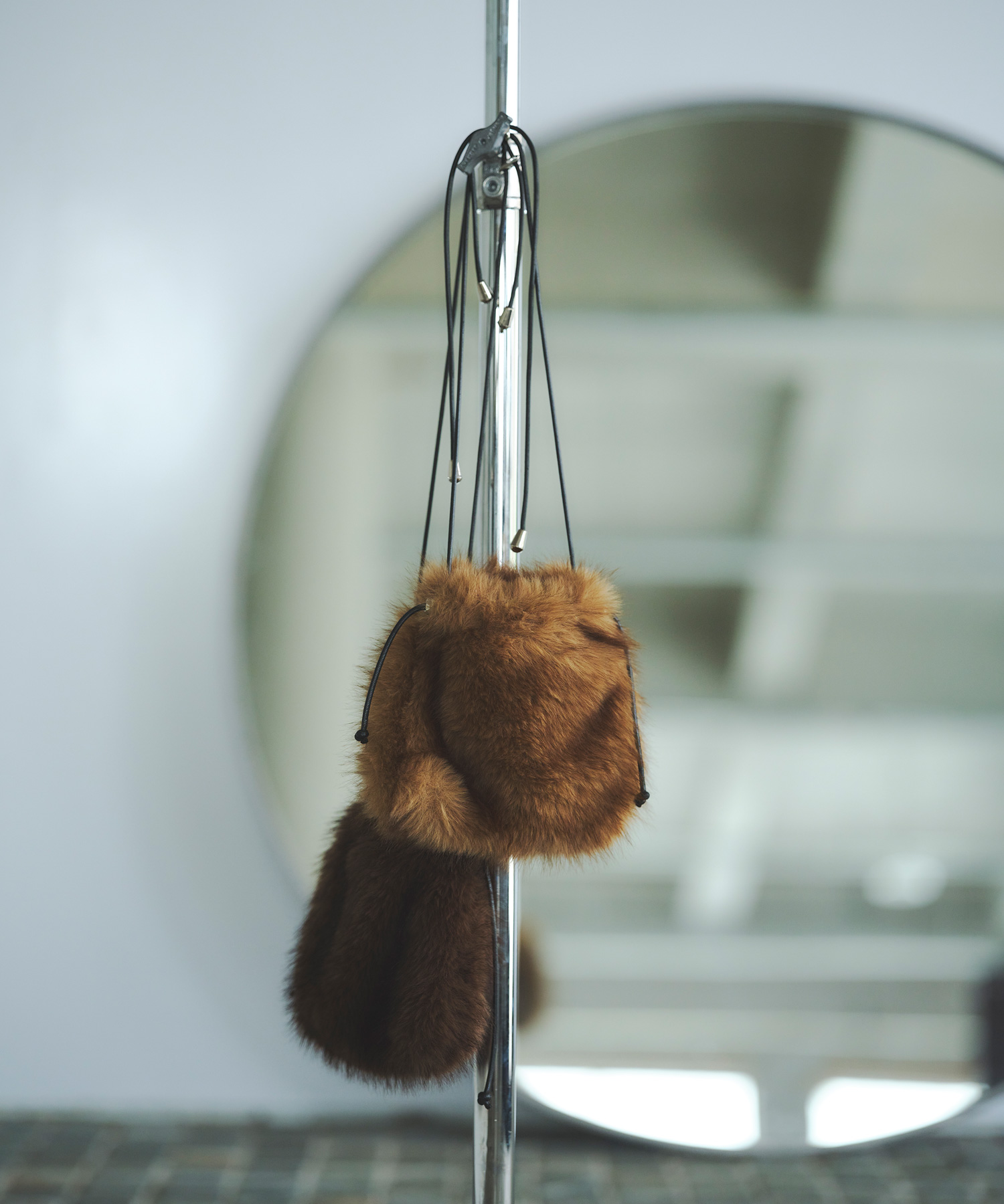 【宮本茉由さんカタログ着用】フェイクファー巾着バッグ