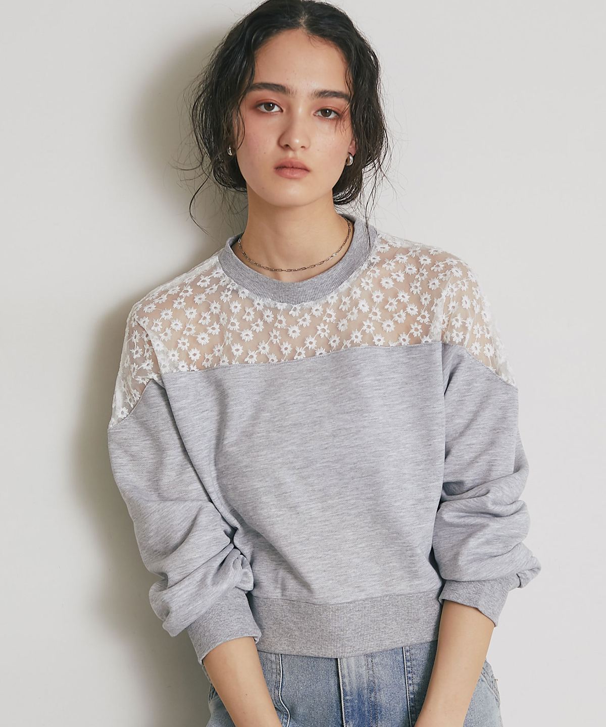 シアーフラワーレース刺繍裏毛プルオーバー