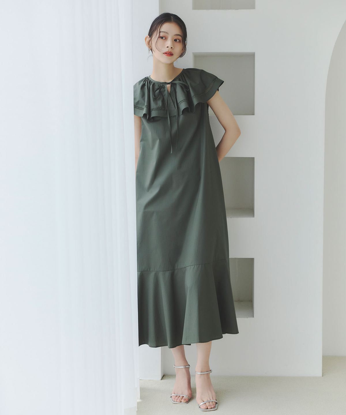 ハシゴレースフリルカラーワンピース